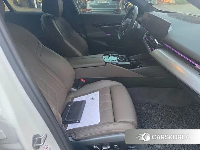 BMW 5 Series (G60) 2024 Белый из Кореи, фото 6