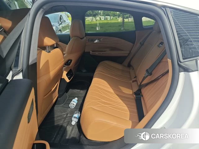 Geely Galaxy Galaxy Sparkle 8 PHEV 2025 Белый из Китая, фото 6