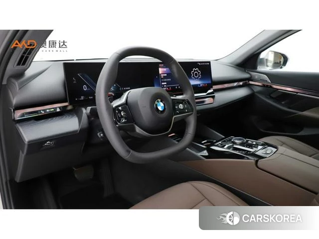 BMW 5 series 2025 Серебристо-серый из Китая, фото 6