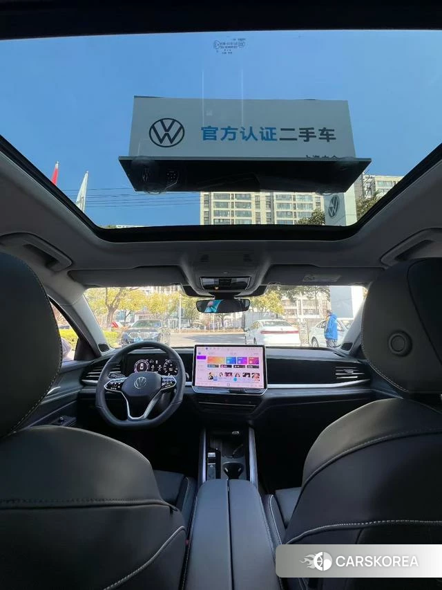Volkswagen Passat 2024 Серебристо-серый из Китая, фото 6