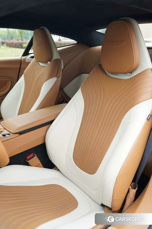 Aston Martin DB11 id 3969204 из Китая 21