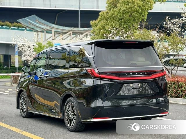 Lexus LM id 4259686 из Китая 22