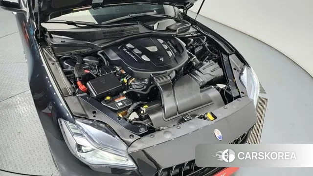 Maserati Quattroporte id 2375140 из Кореи 16