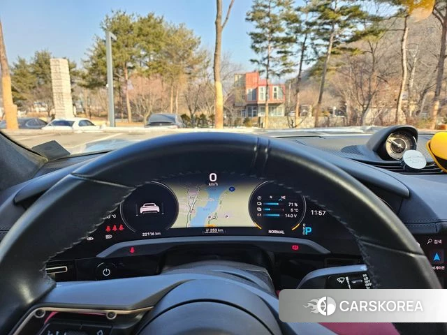 Porsche Taycan 2023 Серебристо-серый из Кореи, фото 6