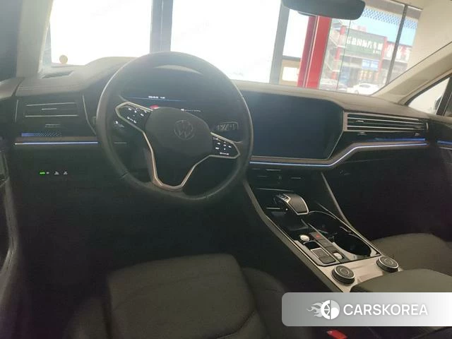 Volkswagen Touareg 2024 Темно-серый из Китая, фото 6