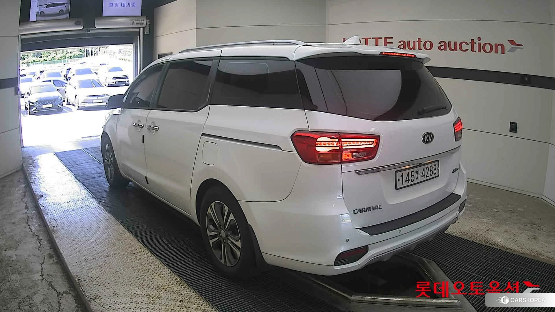 Kia Carnival id 4679356 из Кореи 33