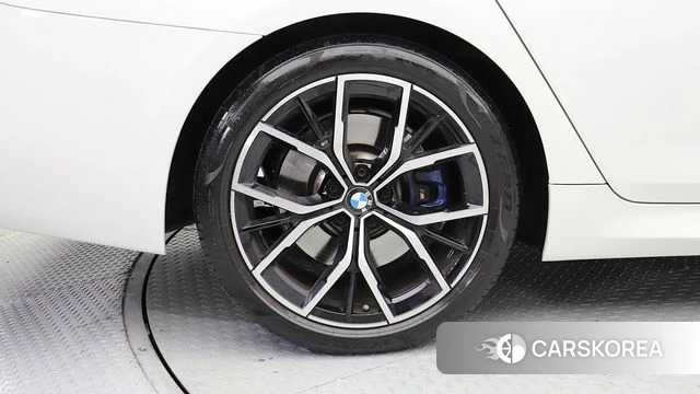 BMW 5 Series (G30) id 3898691 из Кореи 16