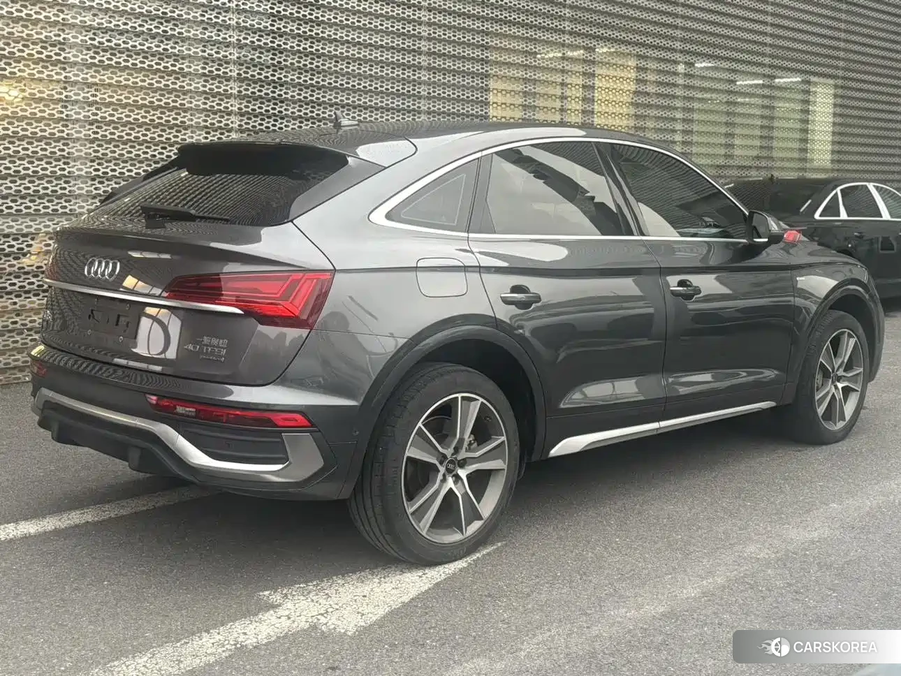 Audi Q5L 2022 Silver/gray из Китая, фото 6