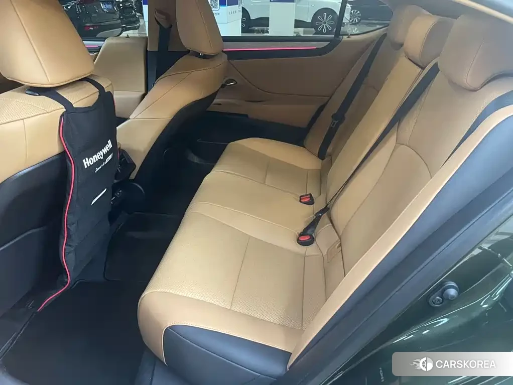 Lexus ES id 4679535 из Китая 8