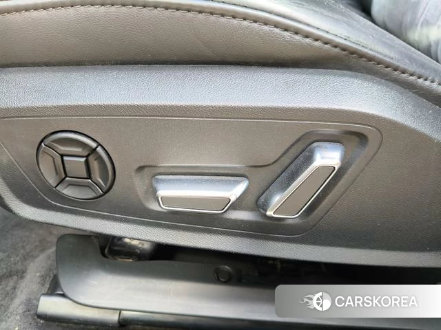 Audi A6L id 4271789 из Китая 13