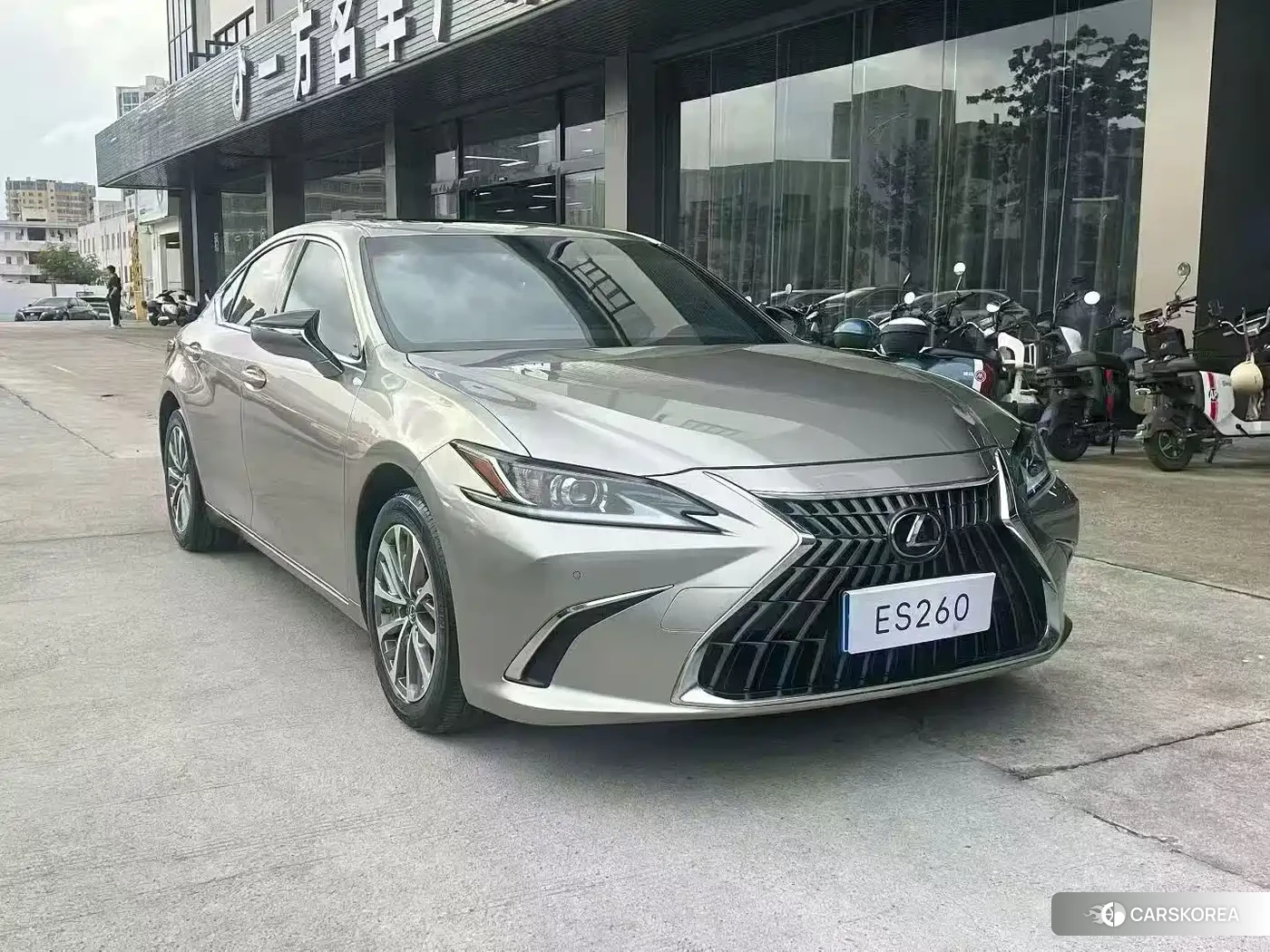 Lexus ES 2022 Silver/gray из Китая, фото 6