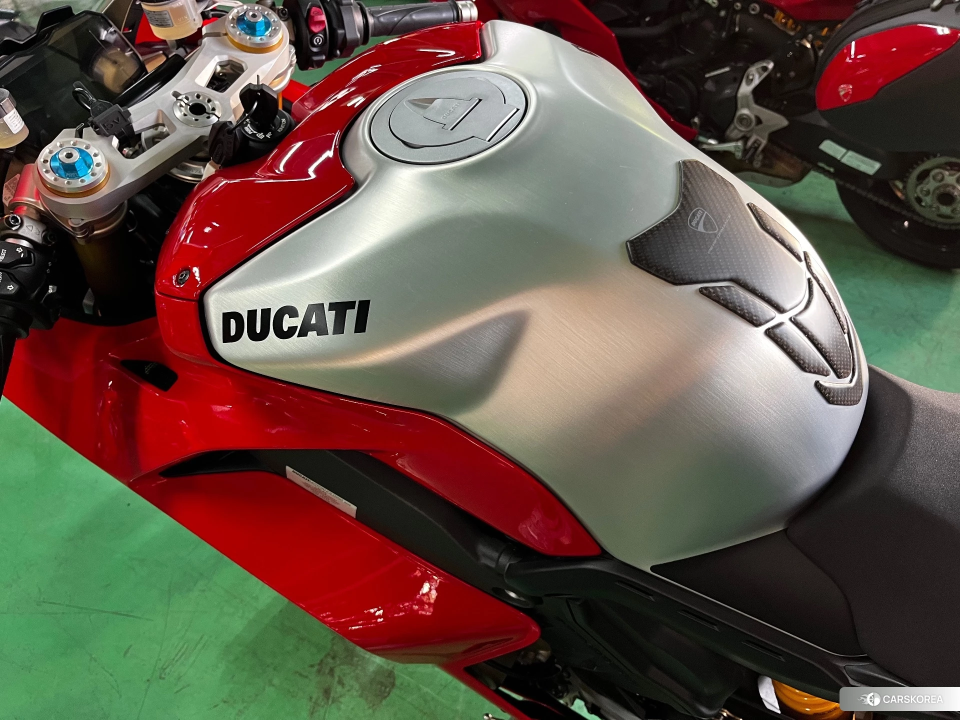 Ducati PANIGALE V4 R id 3951996 из Японии 6