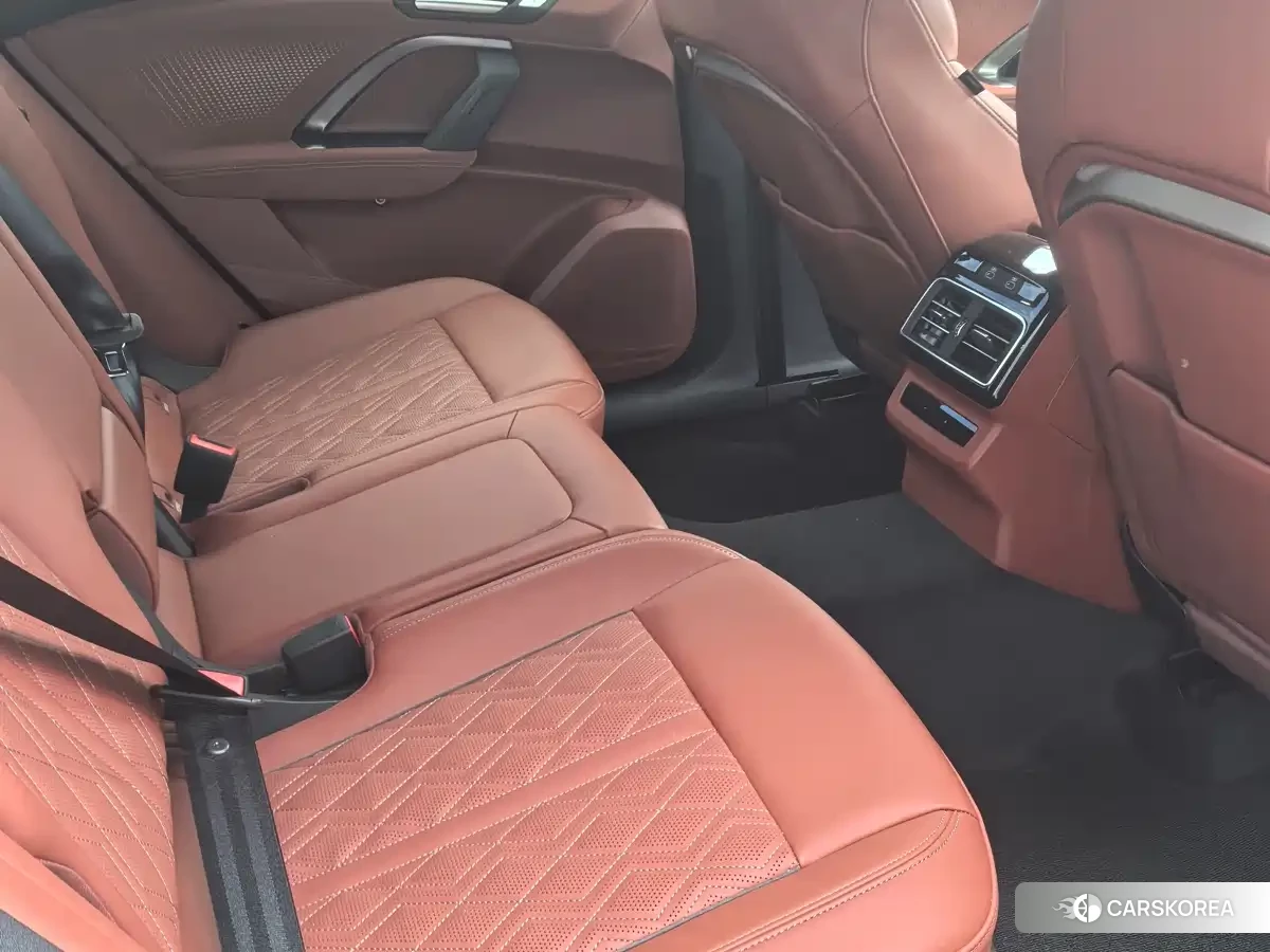 Audi Q5L 2026 Черный из Китая, фото 6
