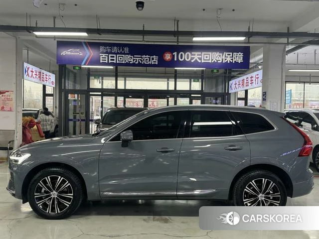Volvo XC60 2022 Темно-серый из Китая, фото 6