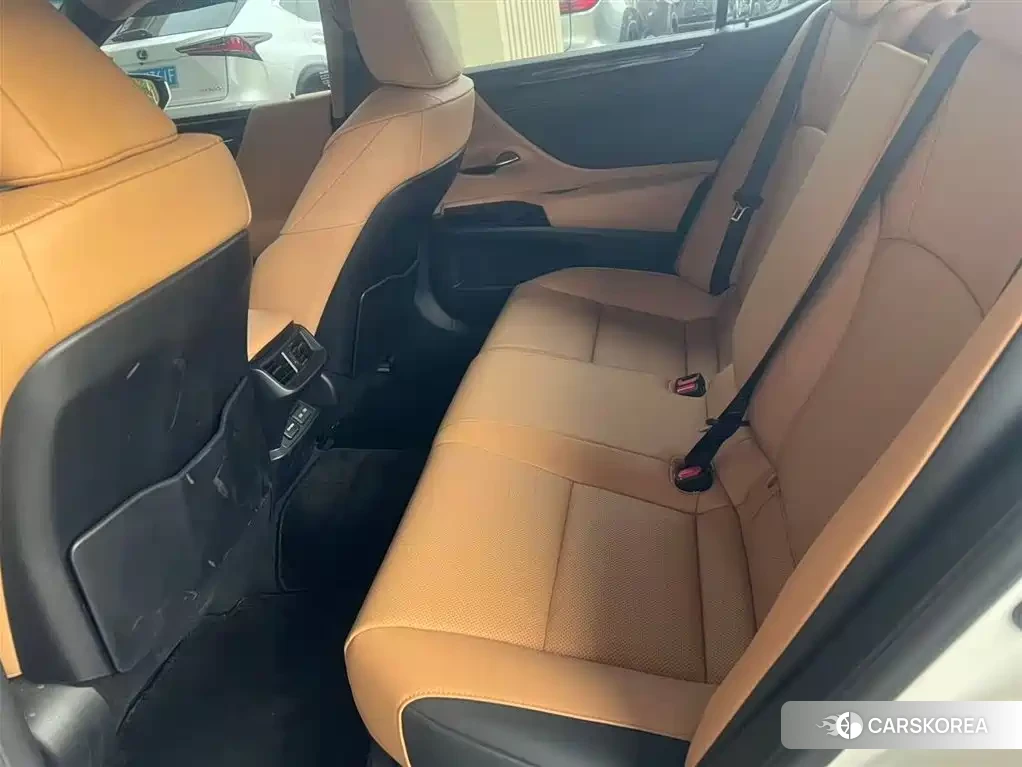 Lexus ES 2024 Белый из Китая, фото 6