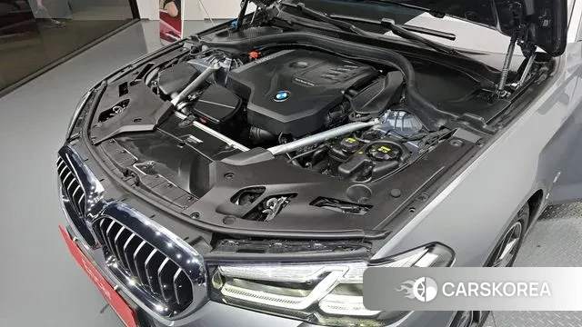 BMW 5 Series (G30) id 3366146 из Кореи 16