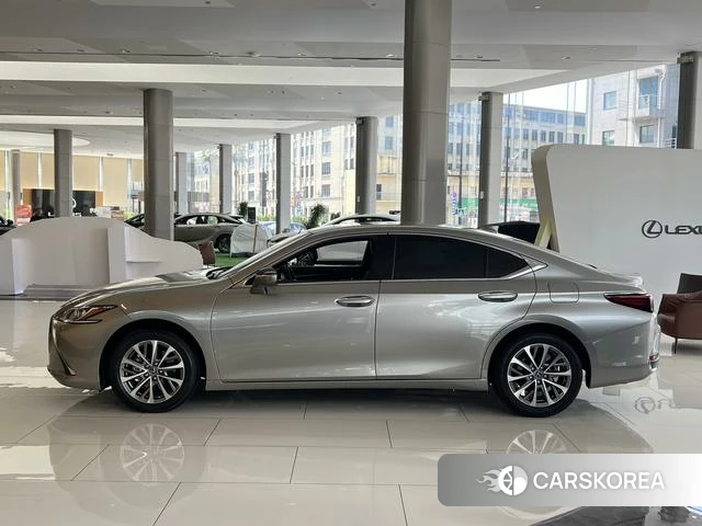 Lexus ES id 4276291 из Китая 7