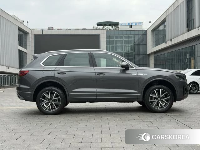 Volkswagen Touareg id 4335030 из Китая 8