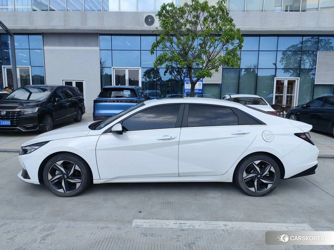 Hyundai Elantra 2022 Белый из Китая, фото 5