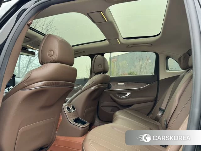 Mercedes-Benz E-class id 4259893 из Китая 16