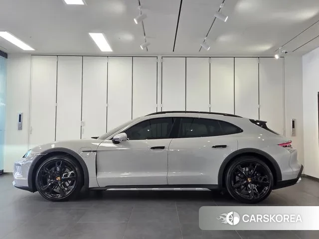 Porsche Taycan id 3695896 из Кореи 8