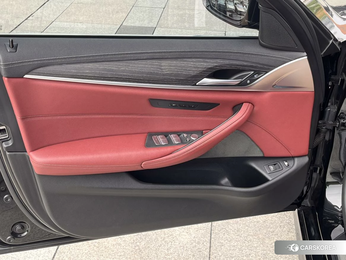 BMW 5 series PHEV id 4454143 из Китая 16