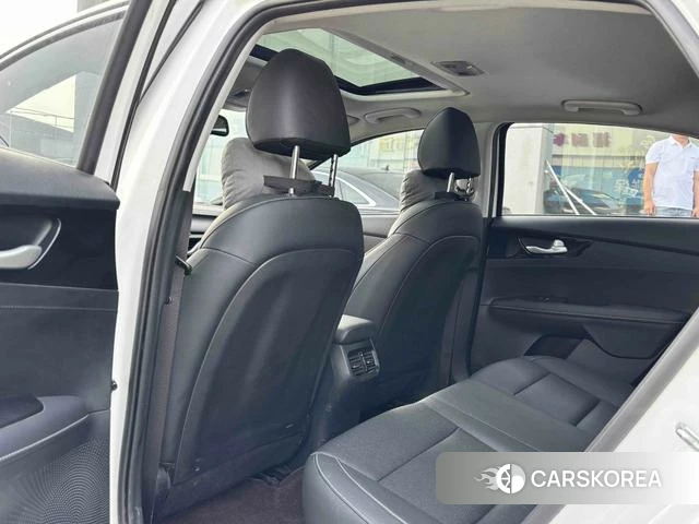 Kia K3 2023 Белый из Китая, фото 6