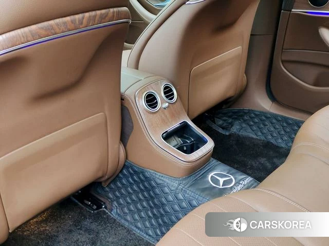 Mercedes-Benz E-class PHEV 2023 Черный из Китая, фото 6