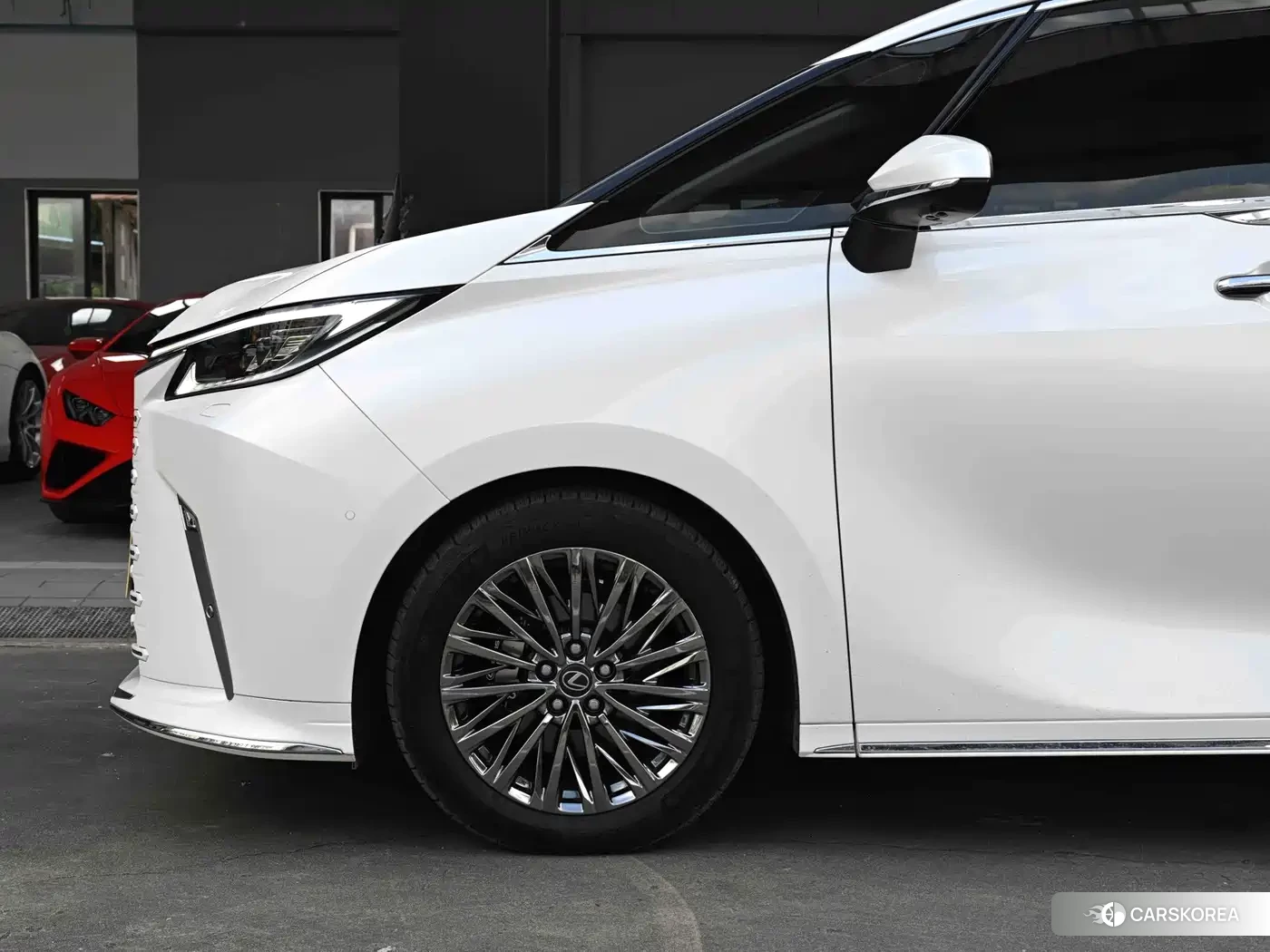 Lexus LM id 4685865 из Китая 25