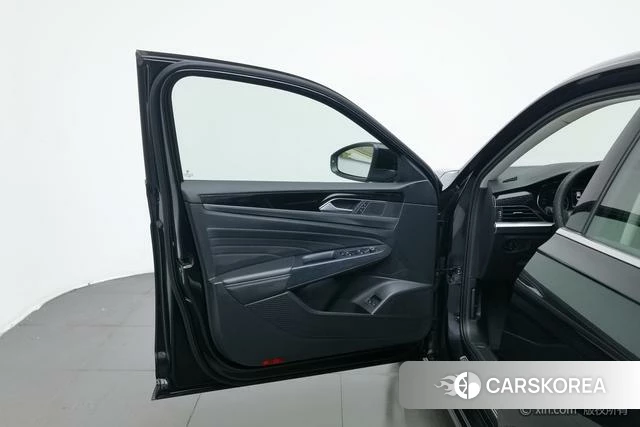Volkswagen Passat PHEV id 4335209 из Китая 20
