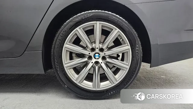 BMW 5 Series (G30) id 3619179 из Кореи 16