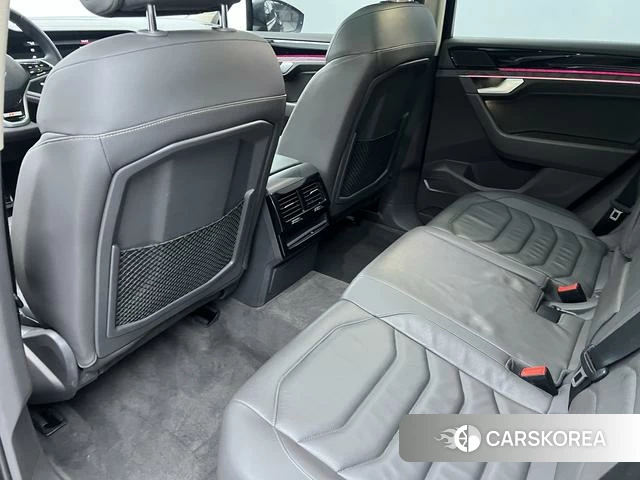Volkswagen Touareg 2022 Черный из Китая, фото 6