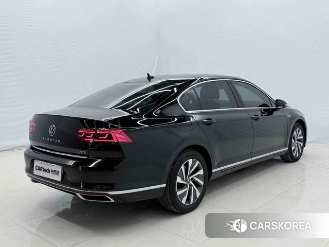 Volkswagen Magotan PHEV 2023 Черный из Китая, фото 6