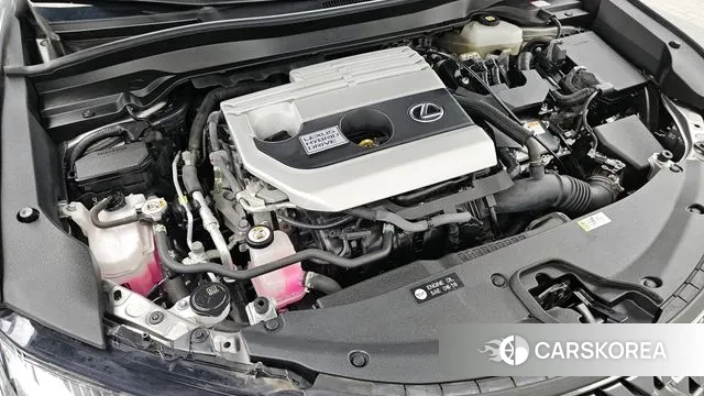 Lexus UX250h id 3788566 из Кореи 16