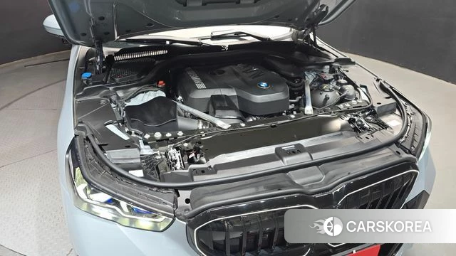 BMW 5 Series (G60) id 4532974 из Кореи 29