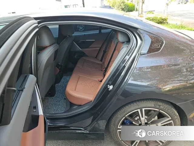 BMW 5 Series (G60) id 3399850 из Кореи 8