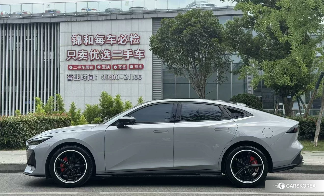 Chang'an UNI-V 2023 Темно-серый из Китая, фото 6
