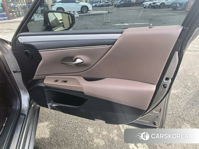 Lexus ES id 4263385 из Китая 9