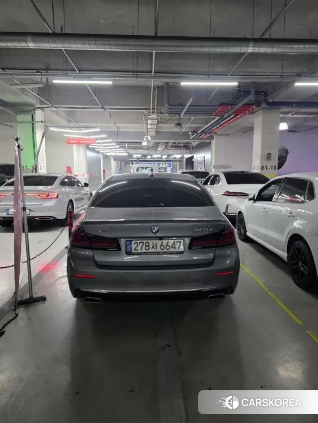 BMW 5 Series (G30) 2022 Серебристо-серый из Кореи, фото 6