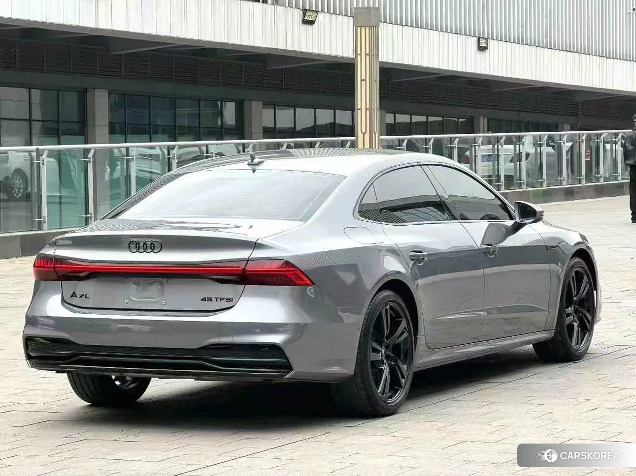 Audi A7L id 4498676 из Китая 9