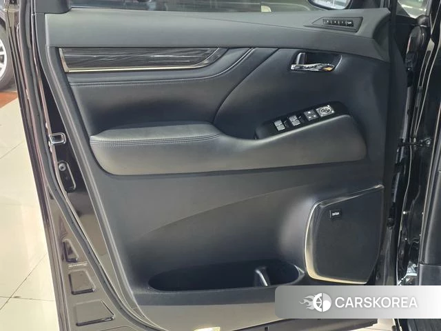 Lexus LM id 4272469 из Китая 22