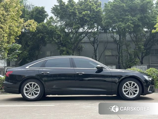 Audi A6L 2021 Черный из Китая, фото 6