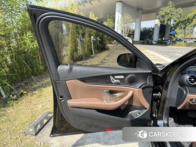 Mercedes-Benz E-class id 4336106 из Китая 13