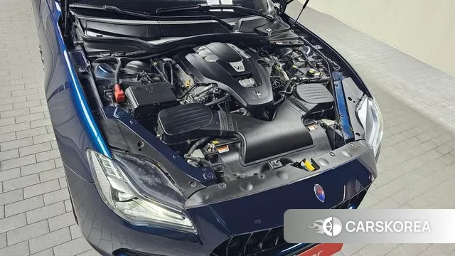 Maserati Quattroporte id 2940559 из Кореи 16