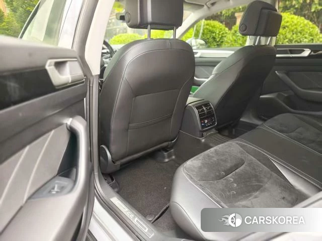 Volkswagen CC 2023 Темно-серый из Китая, фото 6