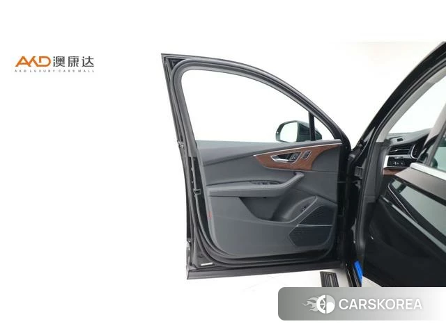 Audi Q7 2025 Черный из Китая, фото 6
