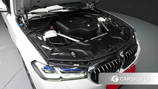 BMW 5 Series (G30) id 3883945 из Кореи 16