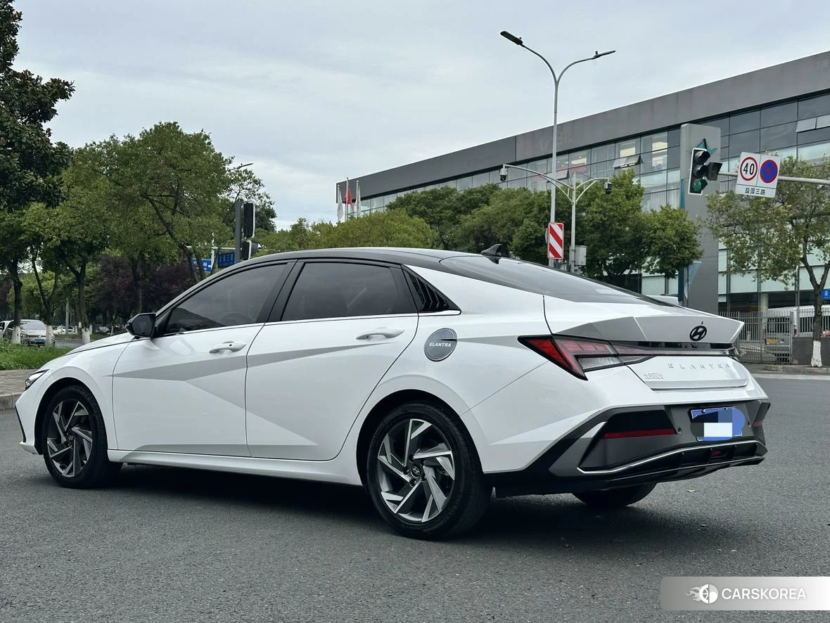 Hyundai Elantra id 4515071 из Китая 9