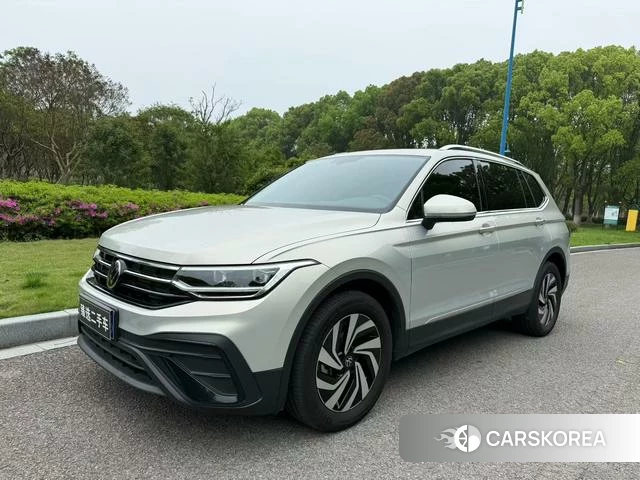 Volkswagen Tiguan L 2025 Серебристо-серый из Китая, фото 6
