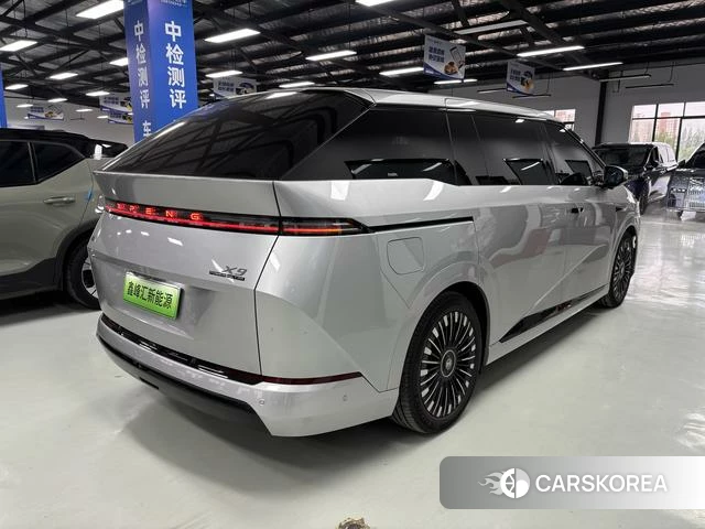 Xiaopeng Motors Xiaopeng X9 2025 Серебристо-серый из Китая, фото 6